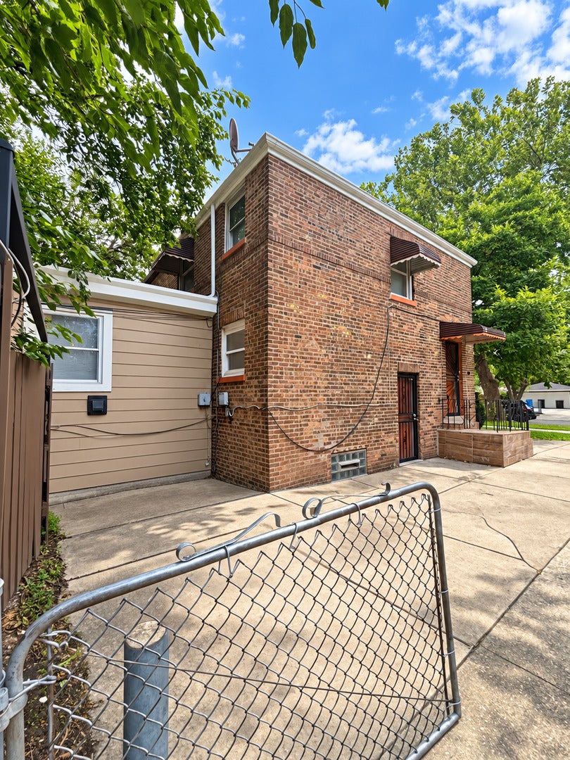 2108 E 95th Place