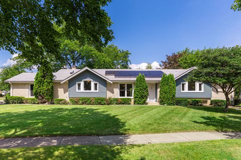 Photo of 1912 FRIARS Lane, Mundelein, IL 60060 (MLS # 12460224)