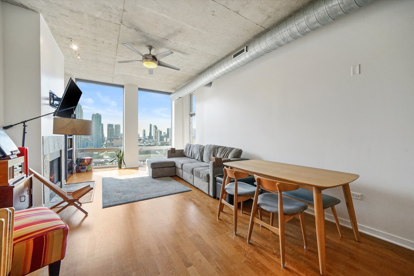 700 N LARRABEE Street 1010