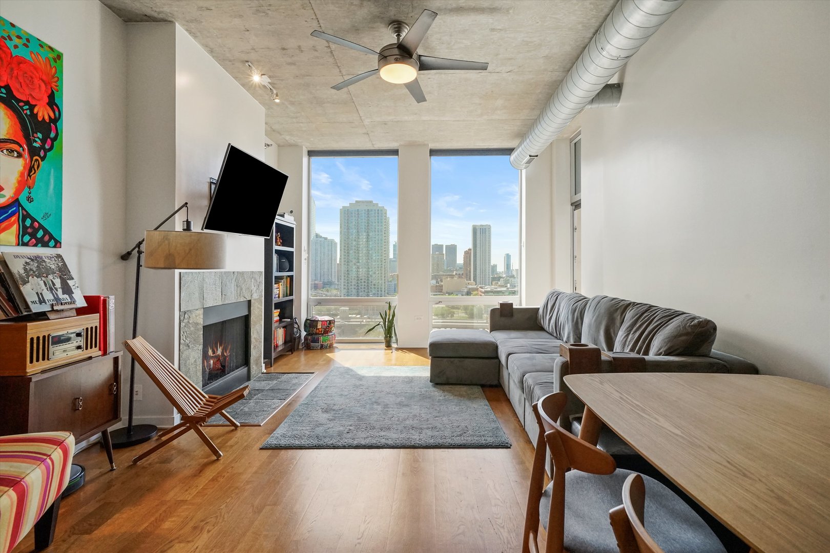 700 N LARRABEE Street 1010