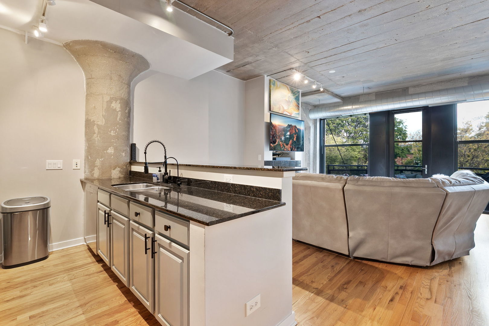 1069 W 14th Place 225