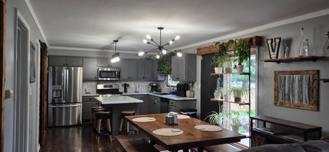 Tiny photo for 804 Banbury Street, Ottawa, IL 61350 (MLS # 12636609)