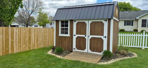 Tiny photo for 804 Banbury Street, Ottawa, IL 61350 (MLS # 12636609)