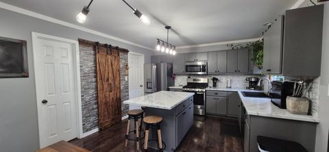 Tiny photo for 804 Banbury Street, Ottawa, IL 61350 (MLS # 12636609)