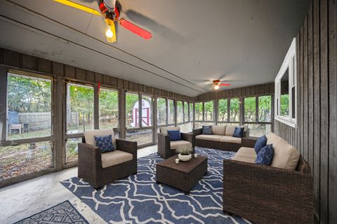 Tiny photo for 491 Maple Avenue, Carpentersville, IL 60110 (MLS # 12482449)