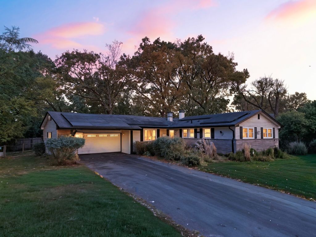 Photo for 491 Maple Avenue, Carpentersville, IL 60110 (MLS # 12482449)