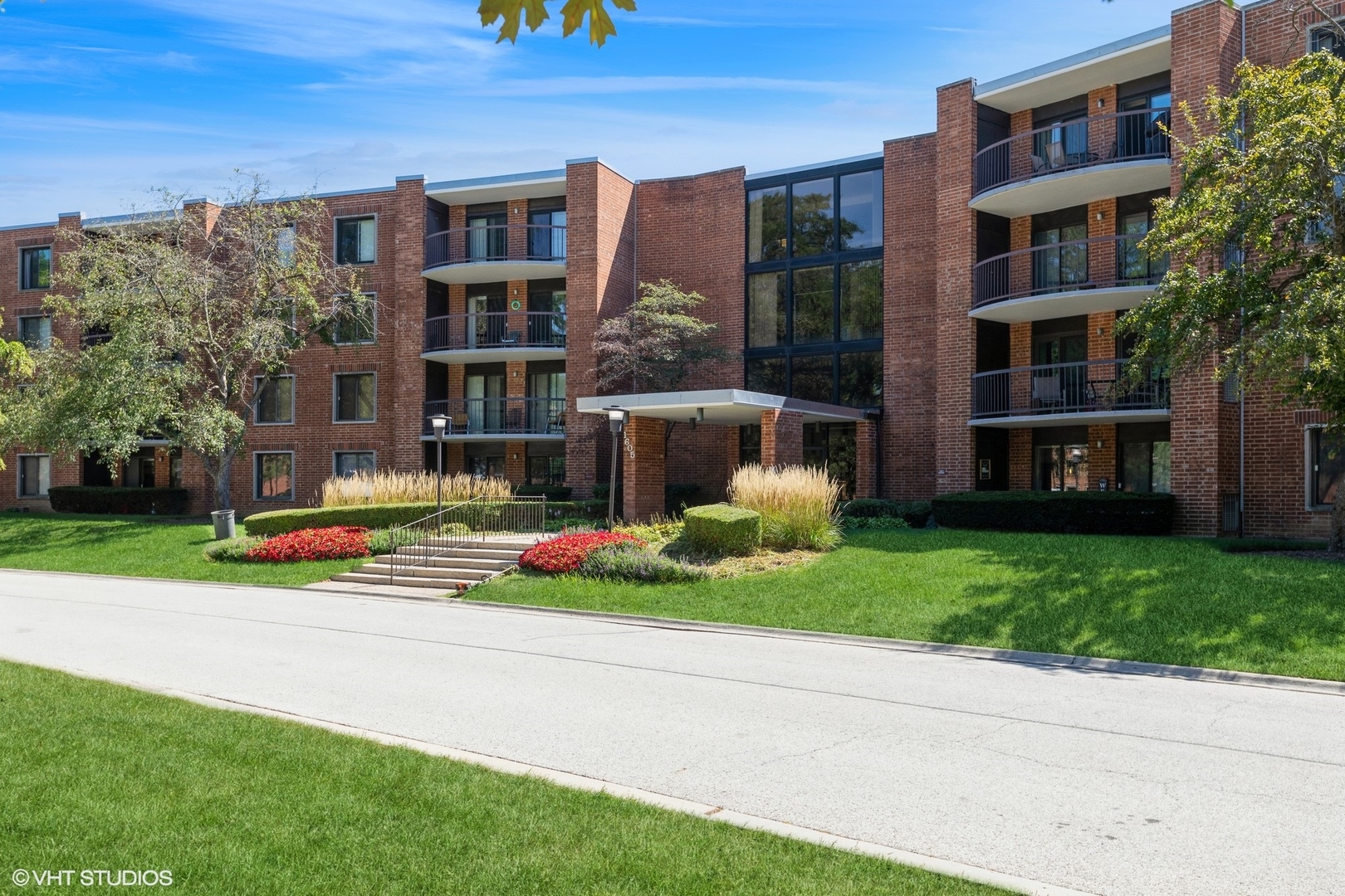 View Arlington Heights, IL 60005 condo