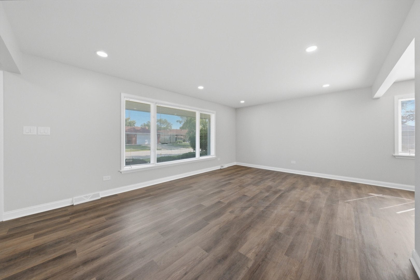 1103 E 166th Place