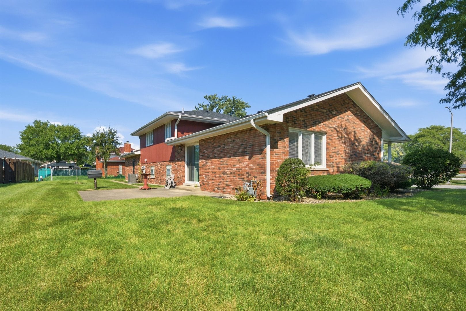 1103 E 166th Place