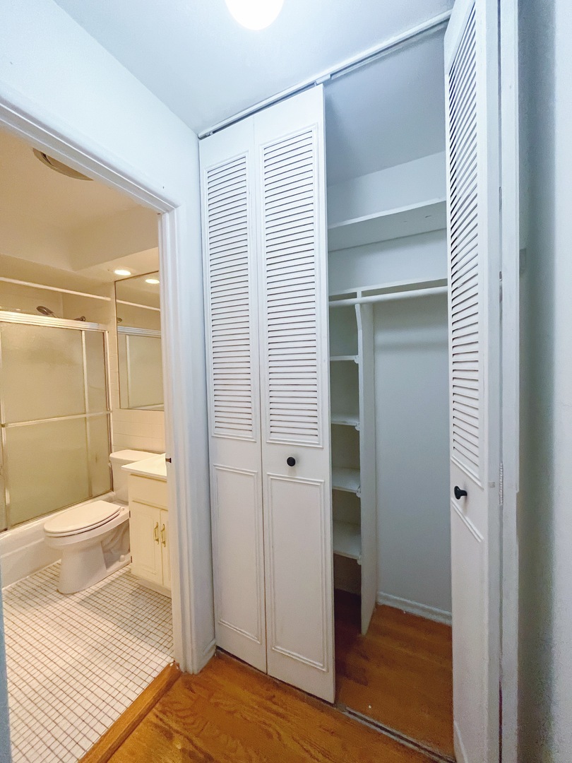 736 W Buena Avenue 305