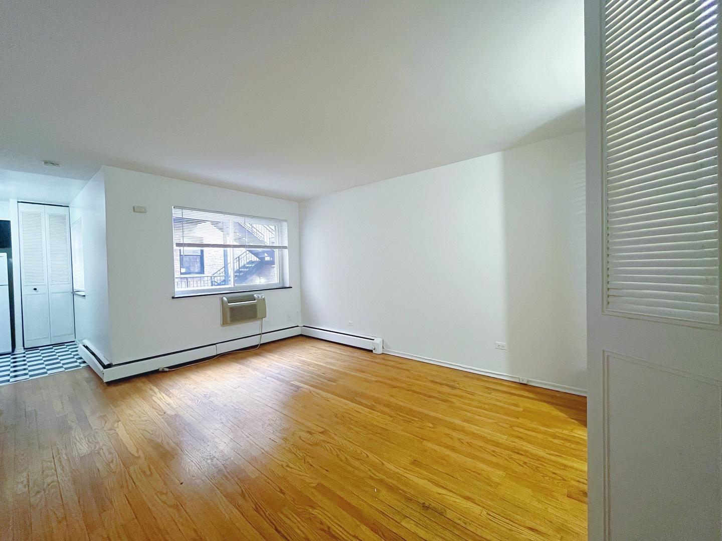 736 W Buena Avenue 305