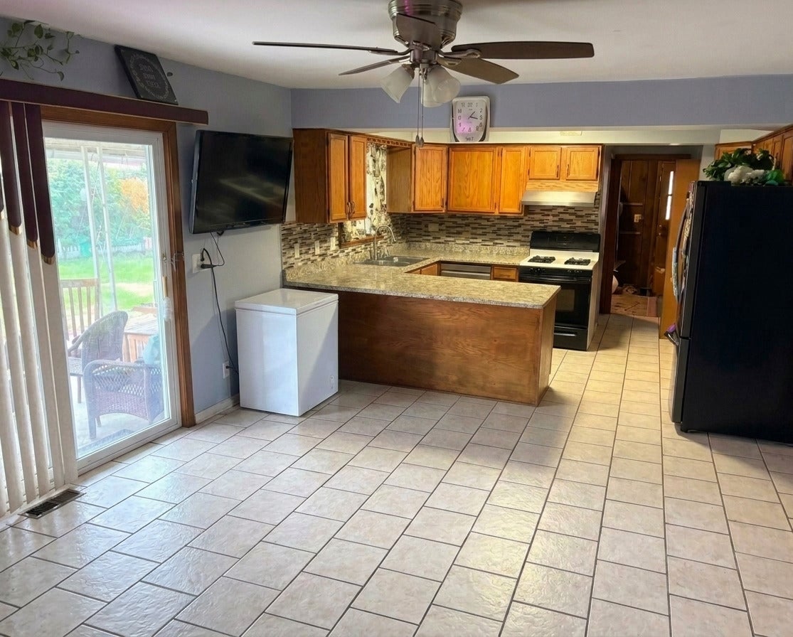 231 W Diversey Avenue
