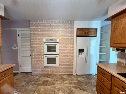 Tiny photo for 112 Birdsong Drive, Carbondale, IL 62903 (MLS # EB458631)