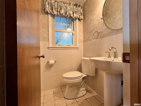 Tiny photo for 112 Birdsong Drive, Carbondale, IL 62903 (MLS # EB458631)