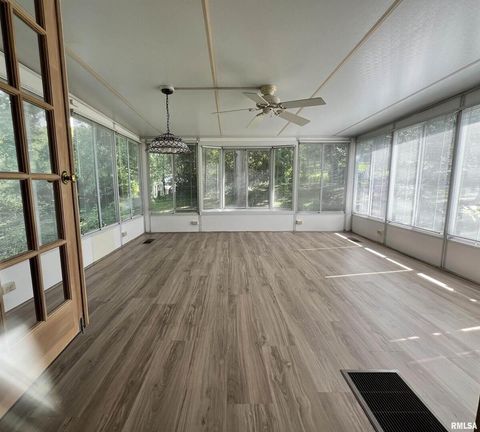 Tiny photo for 112 Birdsong Drive, Carbondale, IL 62903 (MLS # EB458631)