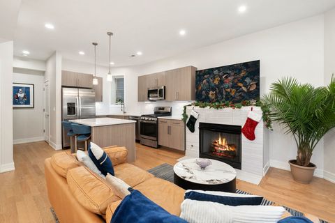 Tiny photo for 807 W Bradley Place #2, Chicago, IL 60613 (MLS # 12531465)
