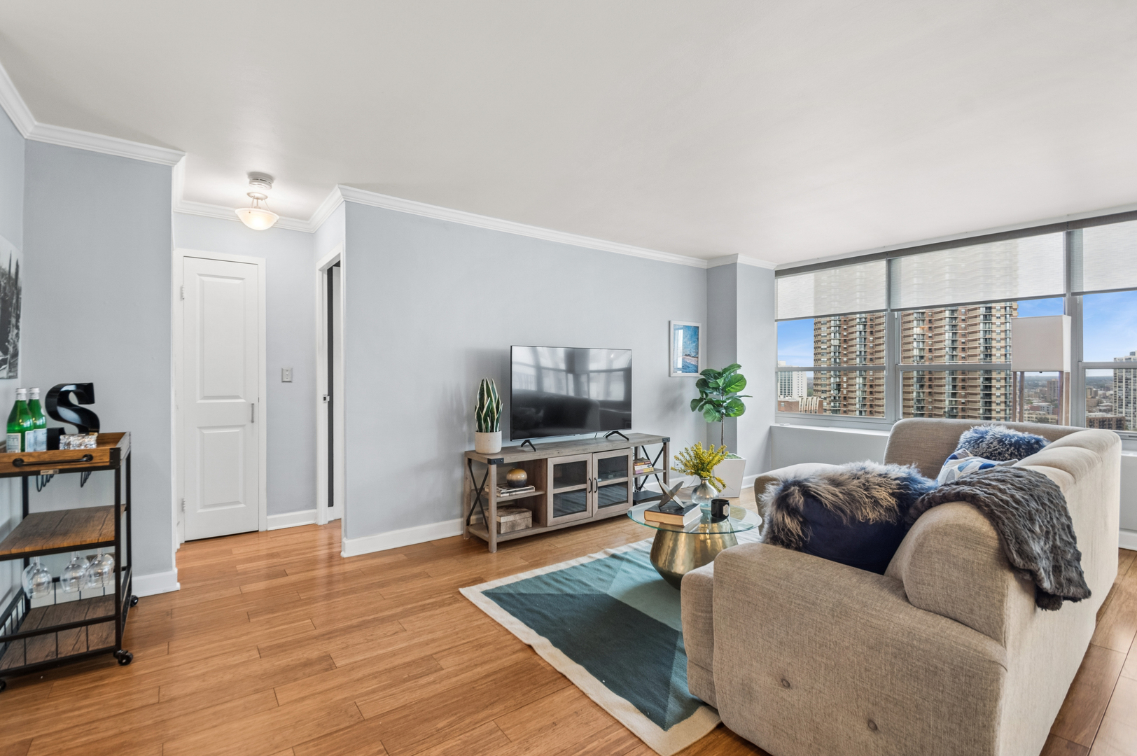 3550 N Lake Shore Drive 2424