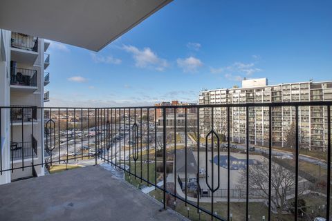 Tiny photo for 8809 Golf Road #8J, Niles, IL 60714 (MLS # 12528943)