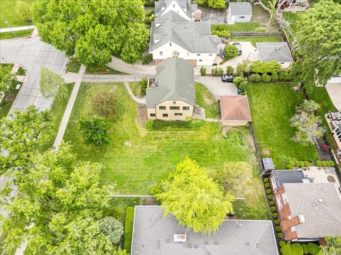 Tiny photo for 219 E Saint Charles Road, Elmhurst, IL 60126 (MLS # 12517114)