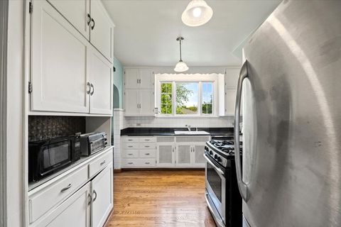 Tiny photo for 219 E Saint Charles Road, Elmhurst, IL 60126 (MLS # 12517114)