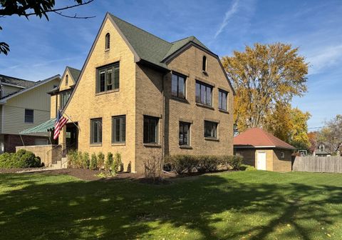 Tiny photo for 219 E Saint Charles Road, Elmhurst, IL 60126 (MLS # 12517114)