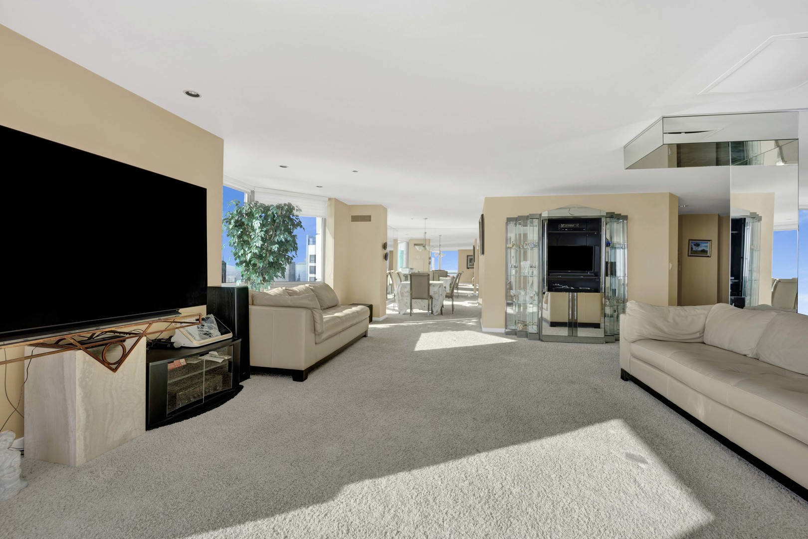 195 N Harbor Drive 5502