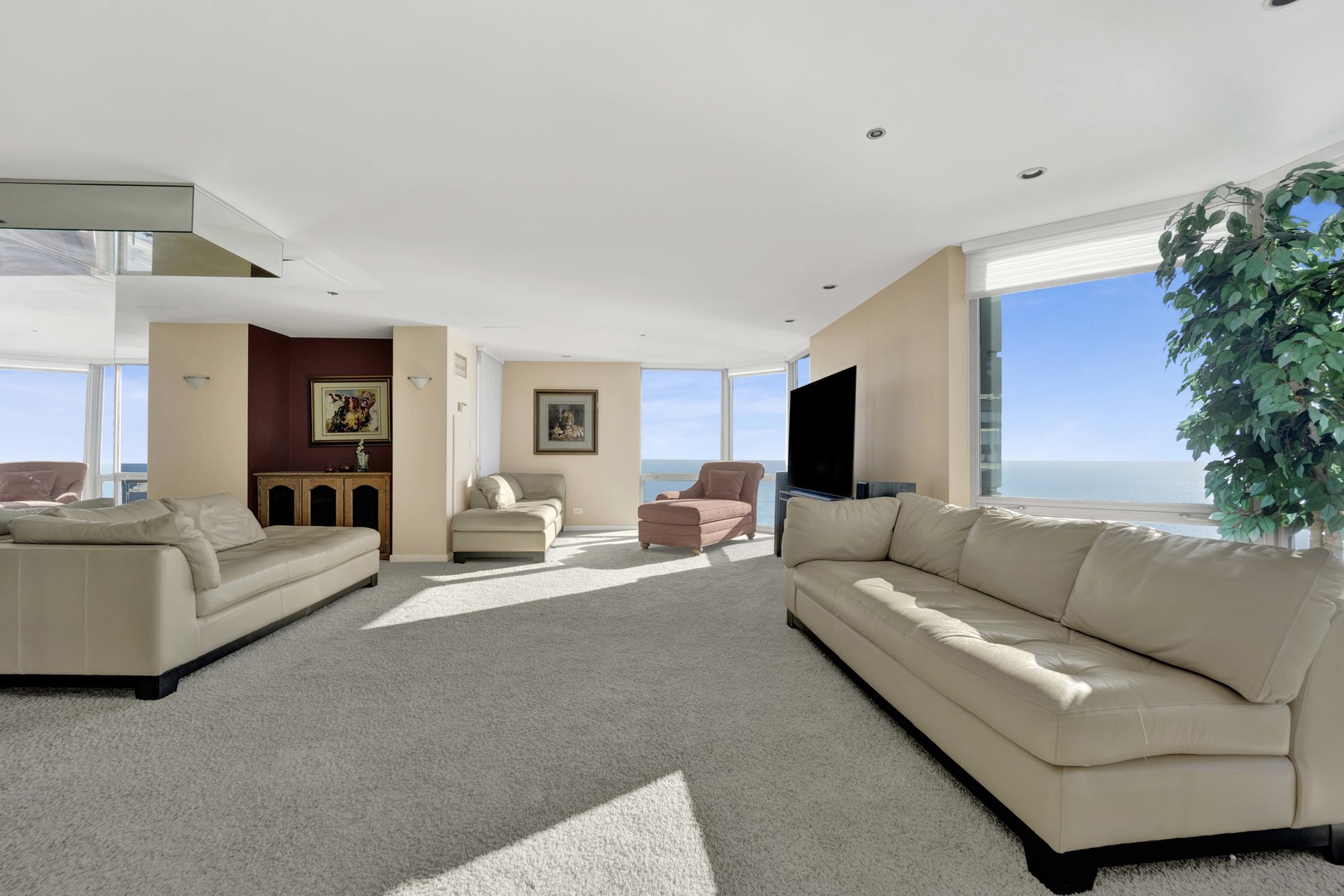 195 N Harbor Drive 5502