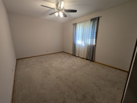 Tiny photo for 4913 W Oakwood Drive #B, McHenry, IL 60050 (MLS # 12482634)