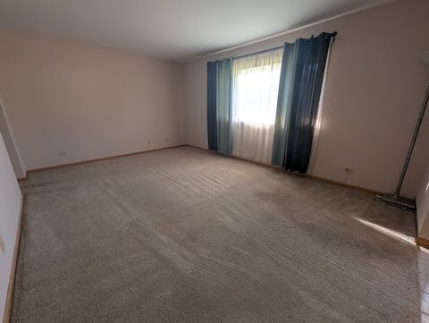 Tiny photo for 4913 W Oakwood Drive #B, McHenry, IL 60050 (MLS # 12482634)