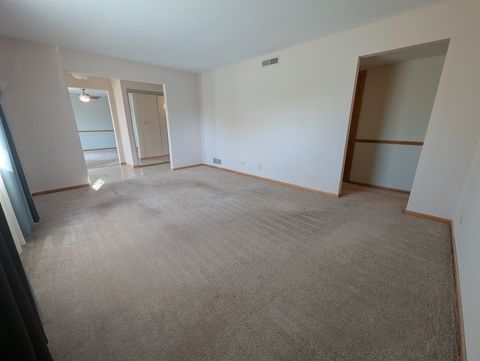 Tiny photo for 4913 W Oakwood Drive #B, McHenry, IL 60050 (MLS # 12482634)