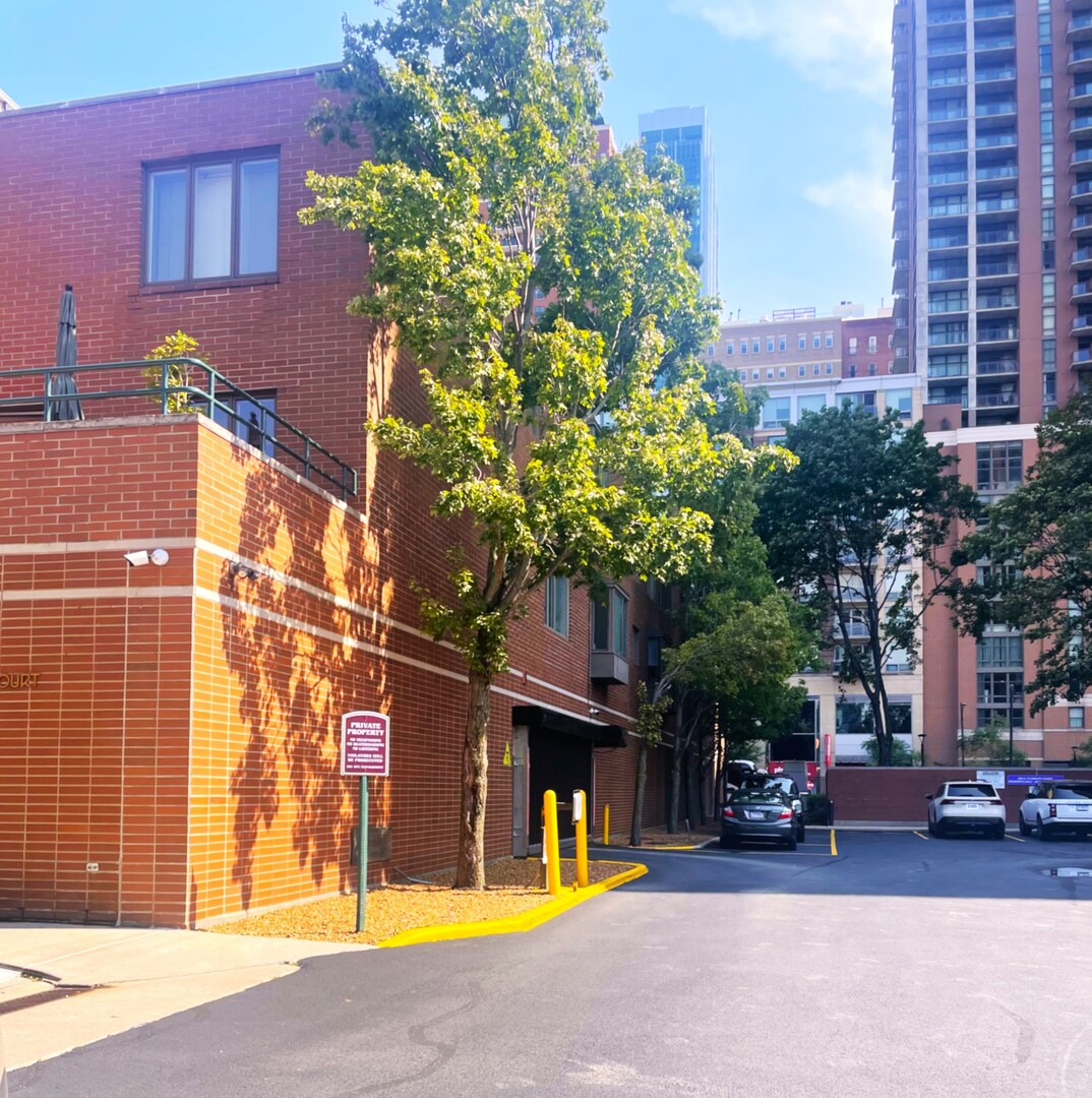 801 S Plymouth Court 416