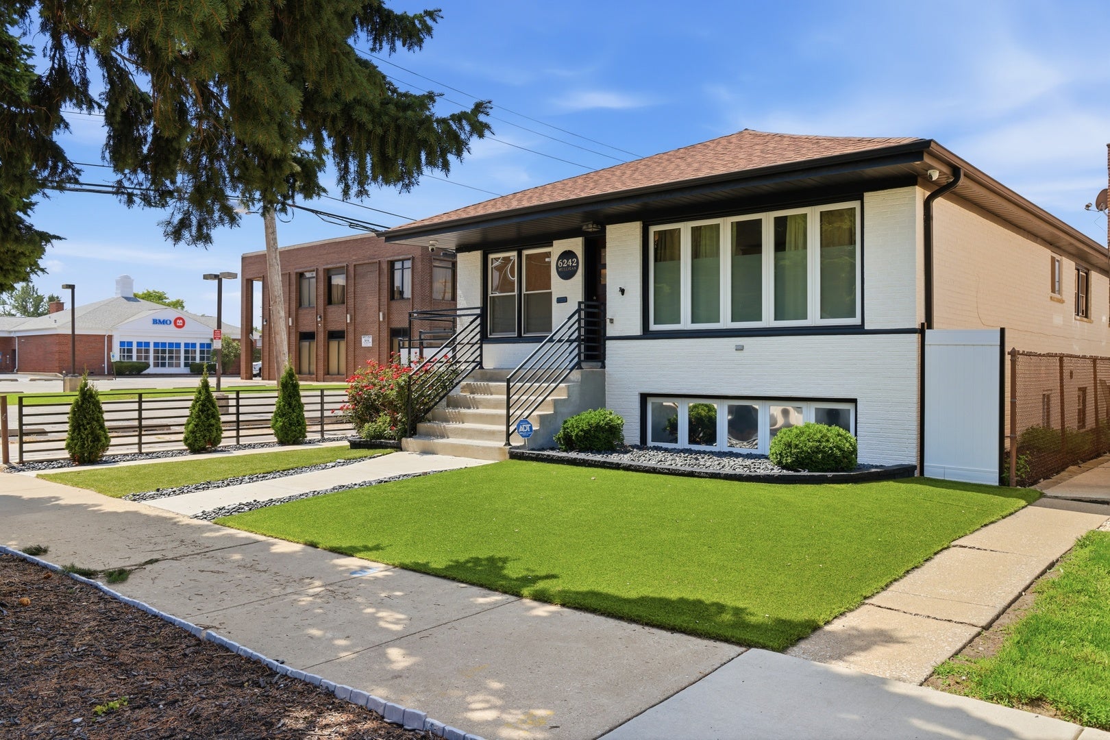 6242 S Mulligan Avenue