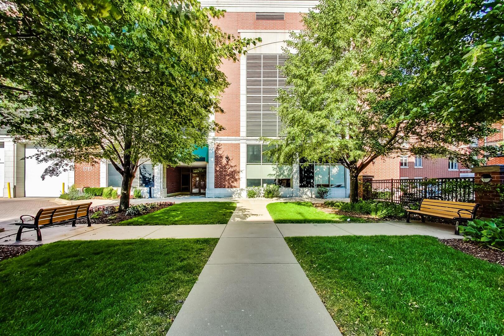 1717 S Prairie Avenue 2301