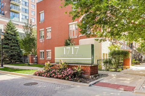 Photo of 1717 S Prairie Avenue #2301, Chicago, IL 60616 (MLS # 12600995)