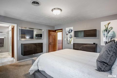 Tiny photo for 202 Dinah Lane, Marion, IL 62959 (MLS # QC4269361)