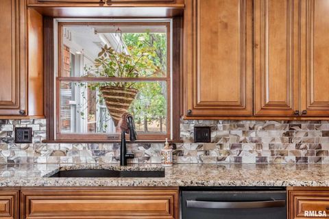 Tiny photo for 202 Dinah Lane, Marion, IL 62959 (MLS # QC4269361)