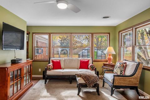 Tiny photo for 202 Dinah Lane, Marion, IL 62959 (MLS # QC4269361)