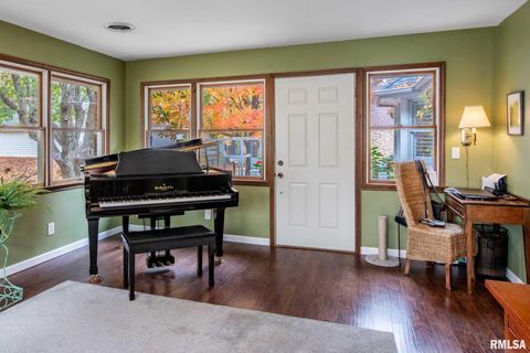 Tiny photo for 202 Dinah Lane, Marion, IL 62959 (MLS # QC4269361)