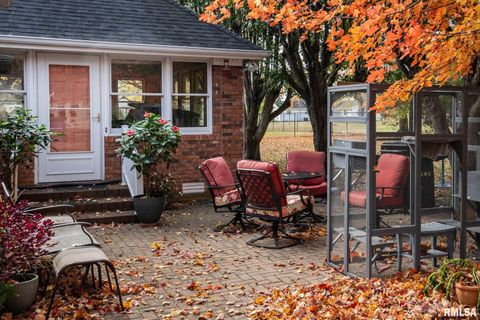 Tiny photo for 202 Dinah Lane, Marion, IL 62959 (MLS # QC4269361)