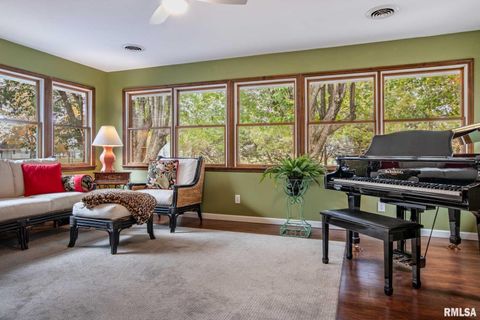 Tiny photo for 202 Dinah Lane, Marion, IL 62959 (MLS # QC4269361)