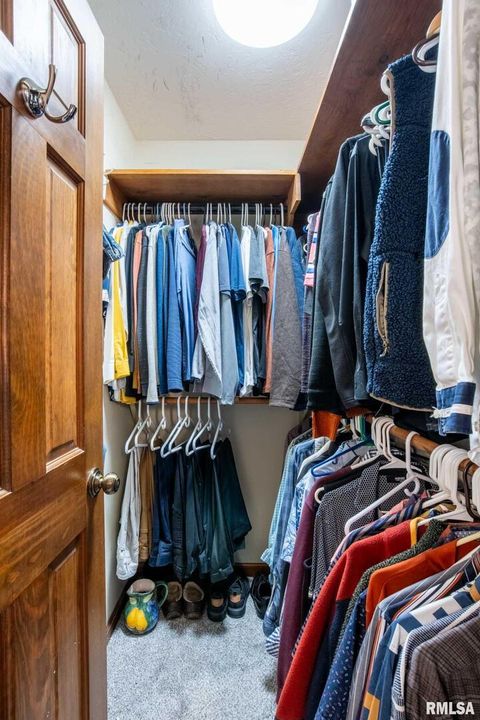 Tiny photo for 202 Dinah Lane, Marion, IL 62959 (MLS # QC4269361)