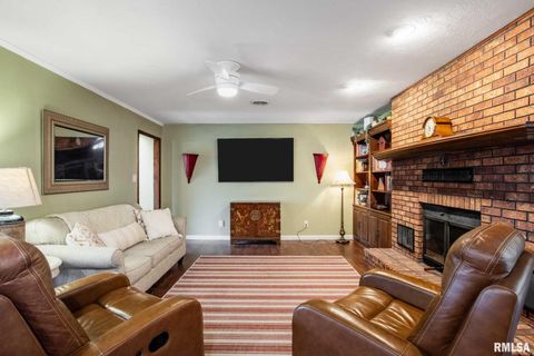Tiny photo for 202 Dinah Lane, Marion, IL 62959 (MLS # QC4269361)