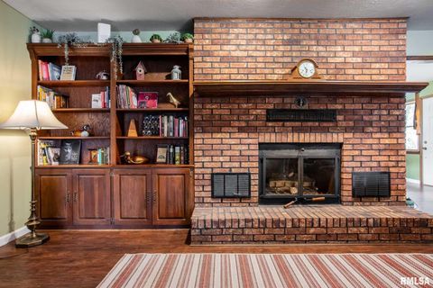 Tiny photo for 202 Dinah Lane, Marion, IL 62959 (MLS # QC4269361)