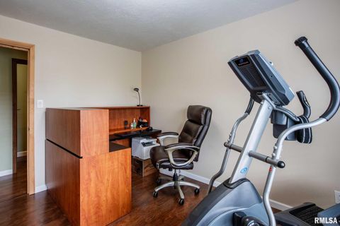 Tiny photo for 202 Dinah Lane, Marion, IL 62959 (MLS # QC4269361)