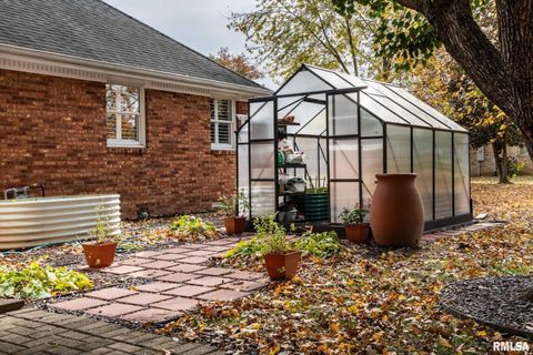 Tiny photo for 202 Dinah Lane, Marion, IL 62959 (MLS # QC4269361)