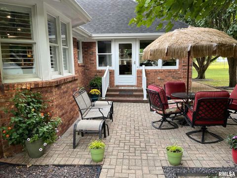 Tiny photo for 202 Dinah Lane, Marion, IL 62959 (MLS # QC4269361)