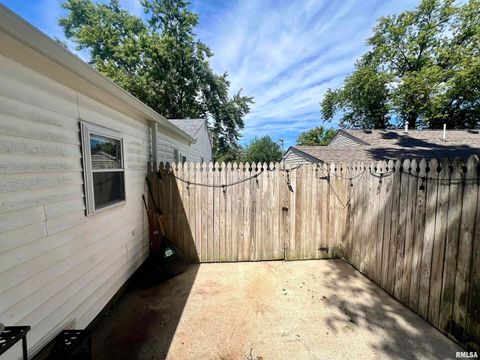 Tiny photo for 404 OAK Street, Anna, IL 62906 (MLS # QC4267597)