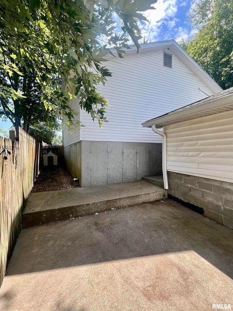 Tiny photo for 404 OAK Street, Anna, IL 62906 (MLS # QC4267597)