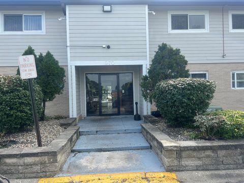 Photo of 870 E Old Willow Road #250, Prospect Heights, IL 60070 (MLS # 12509334)