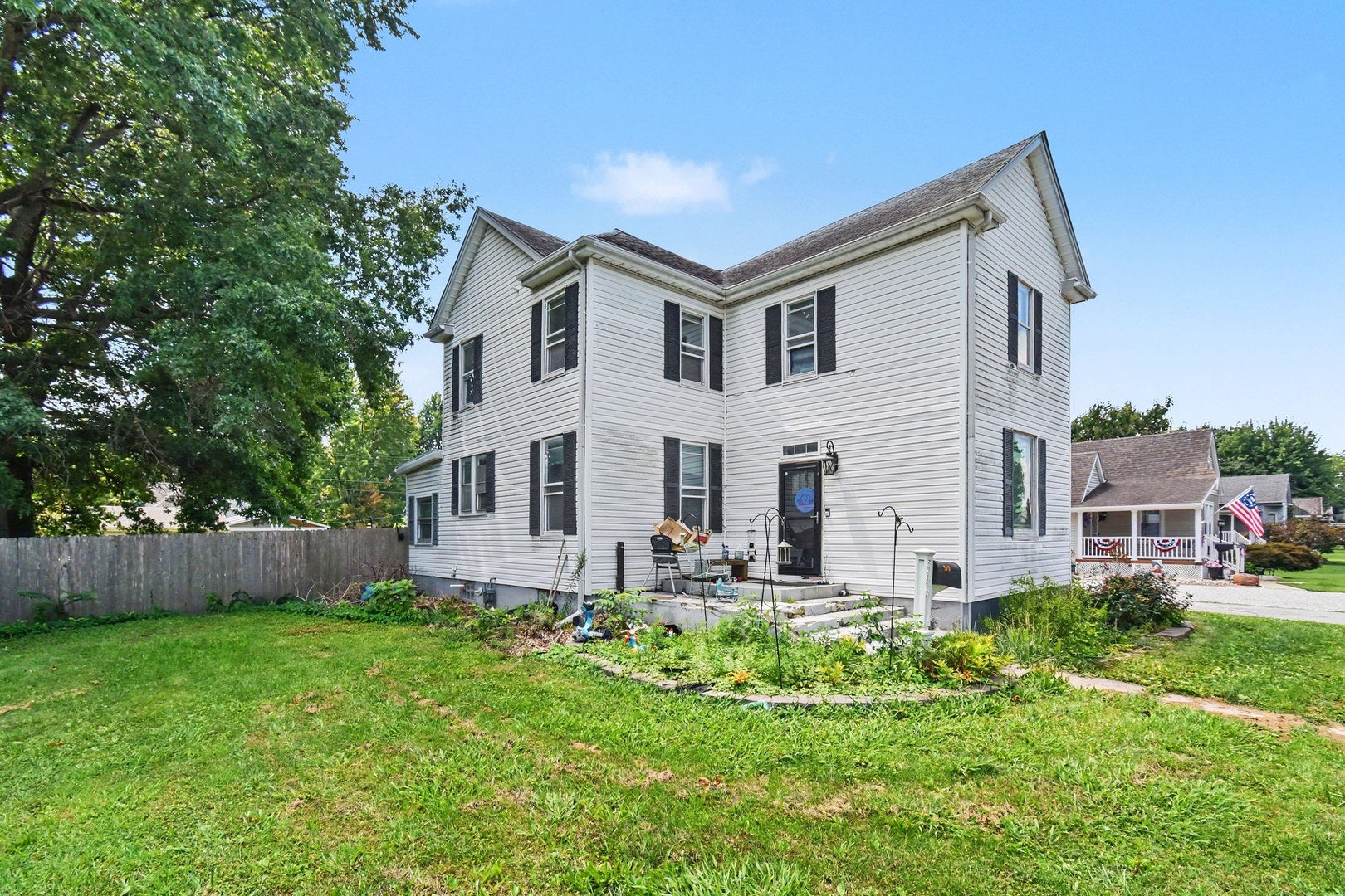500 W 1 Street